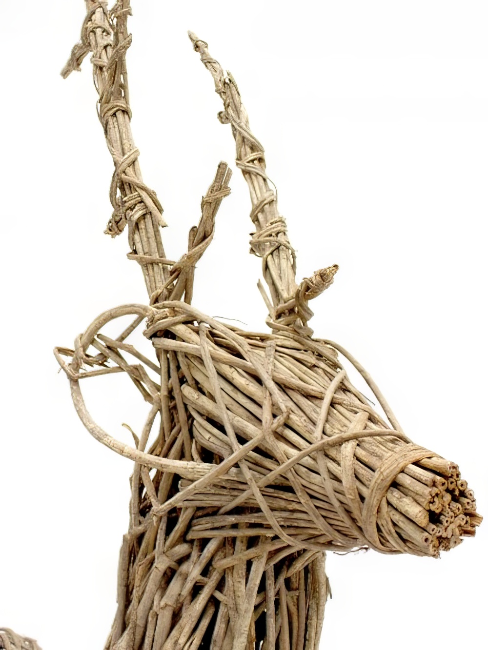 SN1616_Large_Rustic_Wicker_Reindeer_event_prop_hire_0074_DD495_optimised.jpg