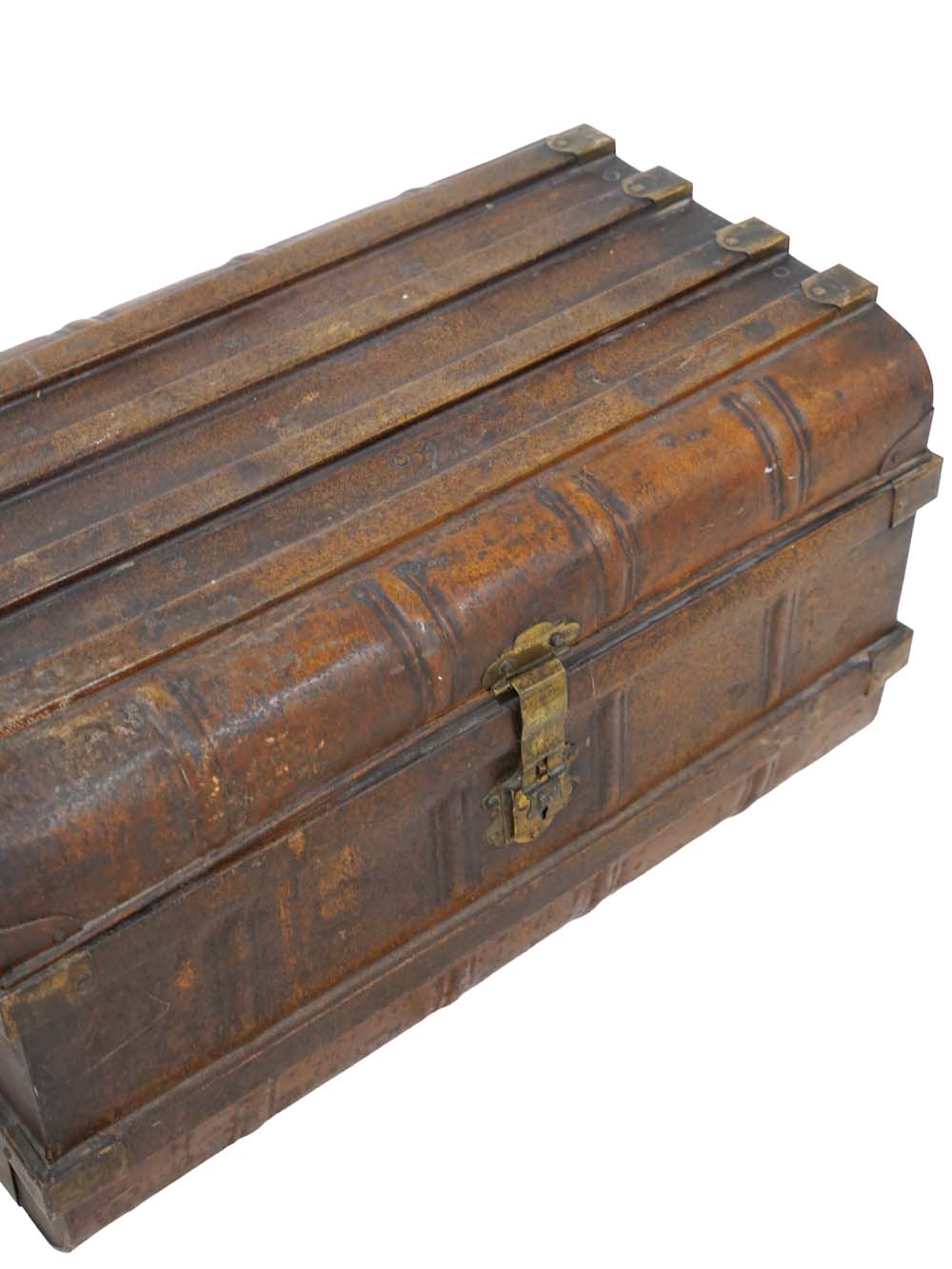 SN6965_Vintage Metal Trunk_event_prop_hire_EPH_Creative (11) copy _optimised