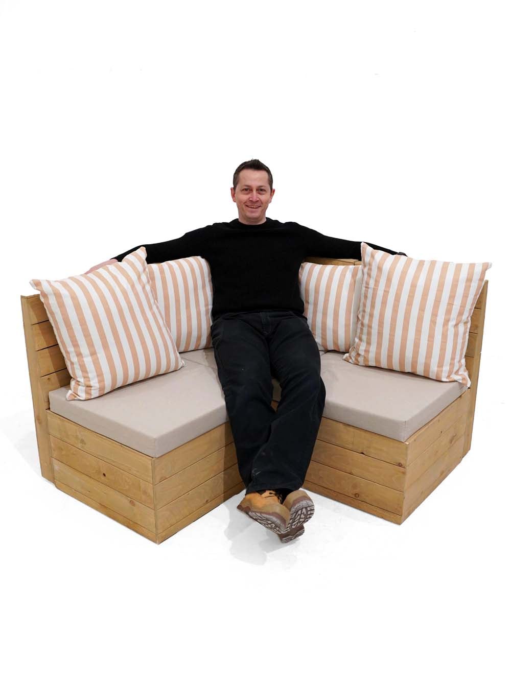 SN14142_ustic Modular Pallet Seating - Small L-Shape_event_prop_hire_EPH_Creative_045 copy _optimised