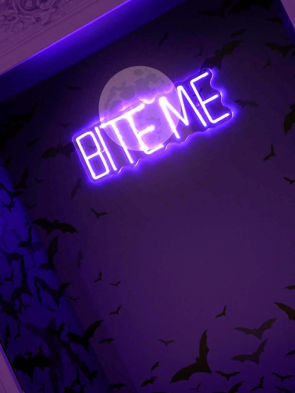 SN14708 _Frame Booth Seat - 'Bite Me' - Photo Op_event_prop_hire_EPH_Creative_005 copy _optimised