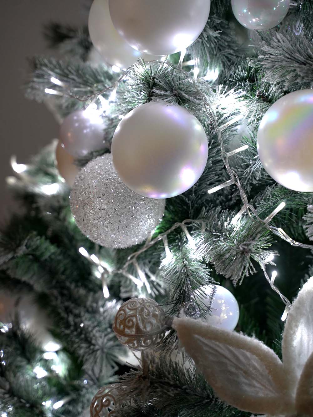 SN14846_Indoor Prelit Dressed Christmas Tree - 2.1m - White Luxe_event_prop_hire_EPH_Creative (28) copy _optimised
