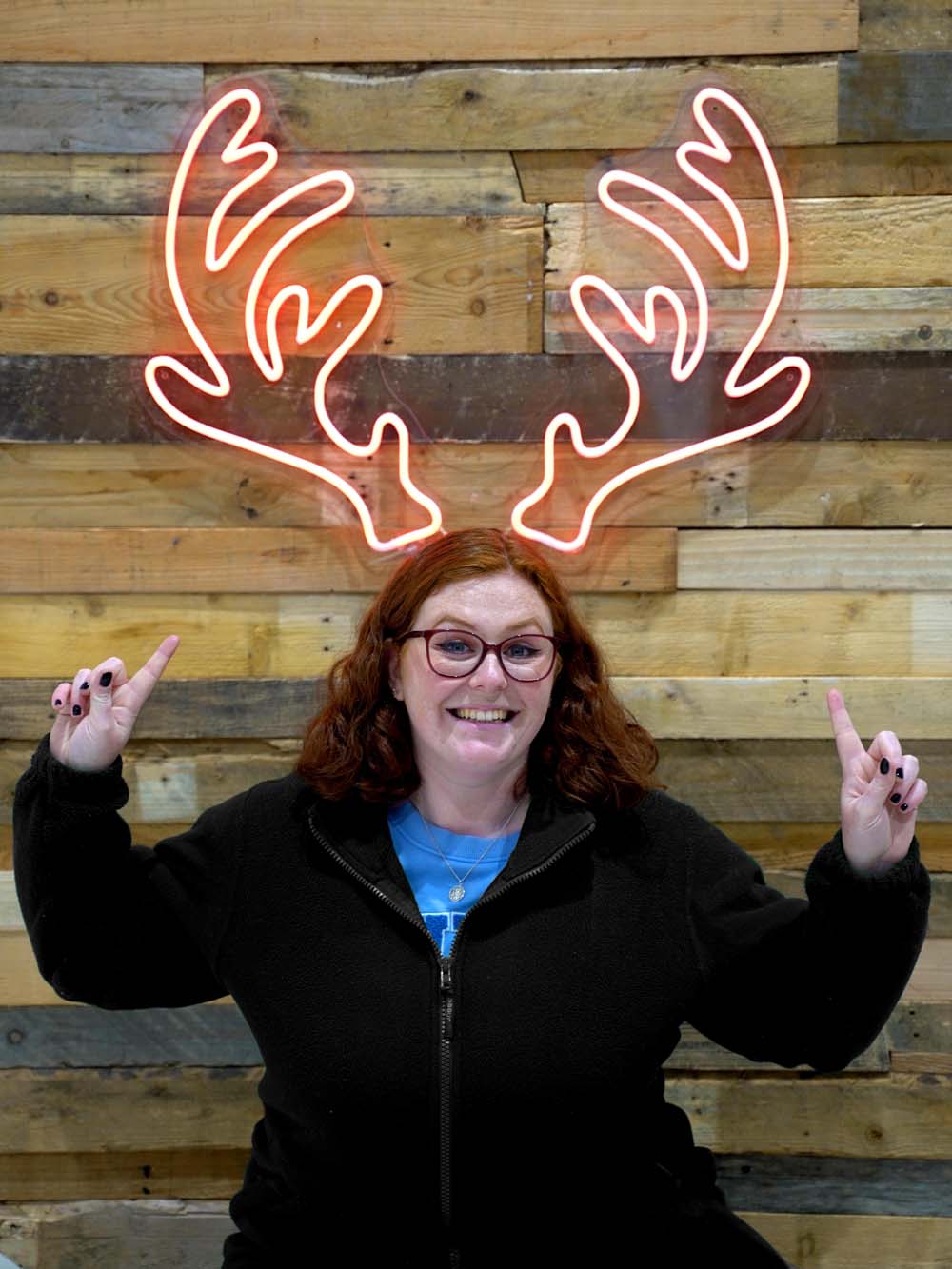 SN15337-_Neon-Sign-Reindeer-Antlers_event_prop_hire_EPH_Creative_021-copy-_optimised