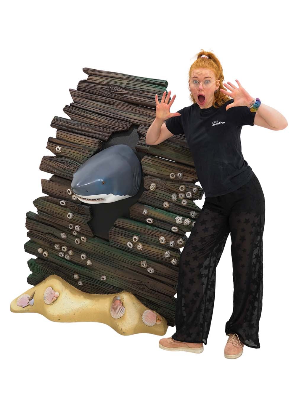 SN16017 _Broken Ship Wall - with Shark Head_event_prop_hire_EPH_Creative_061 copy _optimised