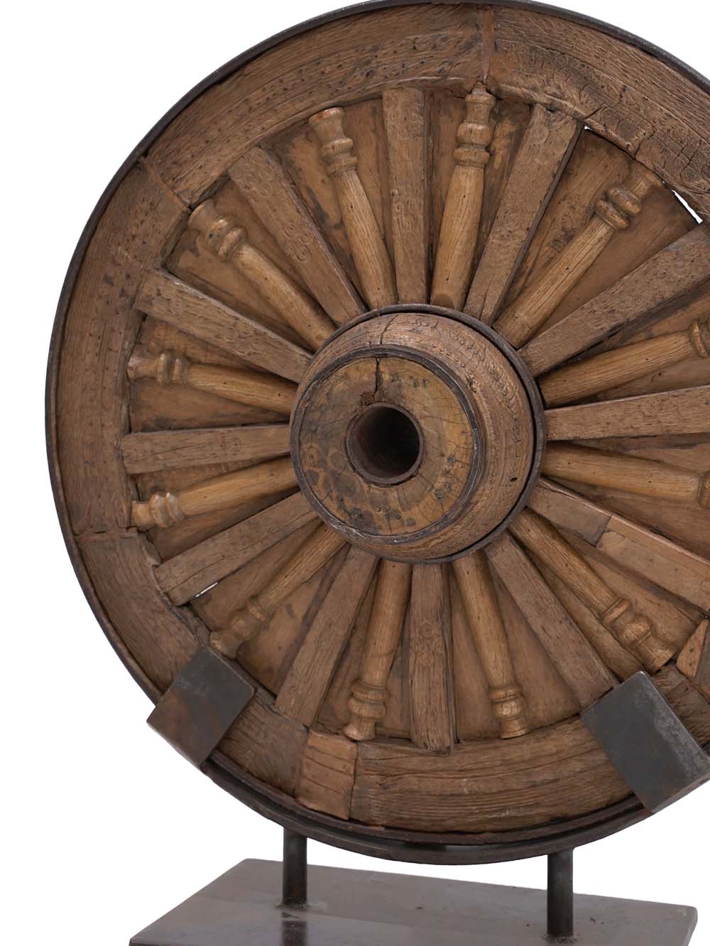 SN16172 _Large Wooden Wheel_event_prop_hire_EPH_Creative_009 copy _optimised