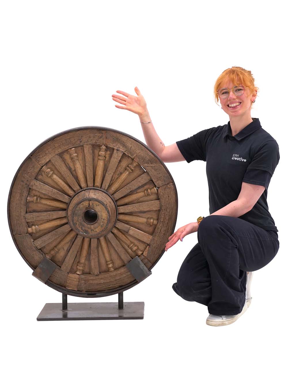 SN16172 _Large Wooden Wheel_event_prop_hire_EPH_Creative_015 copy _optimised