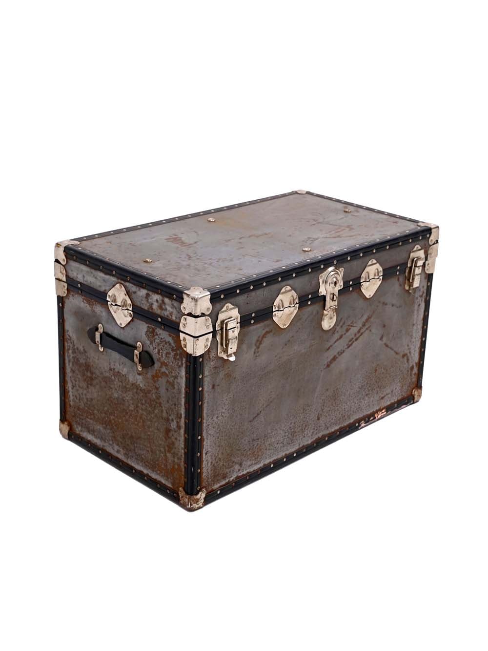 SN15602 _Distressed Metal Luggage Trunk_event_prop_hire_EPH_Creative_272 copy _optimised