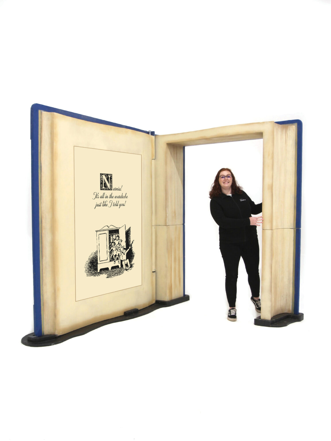 SN16652 Fairytale Book Entranceway #1 - Narnia (2)