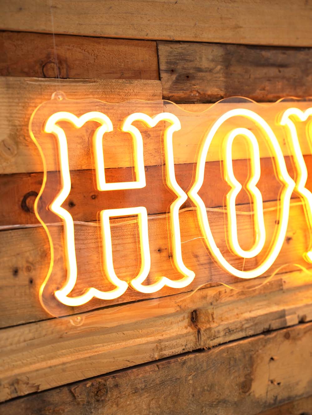 SN16170 _Neon LED Sign - 'Howdy'_event_prop_hire_EPH_Creative_190 copy _Optimised