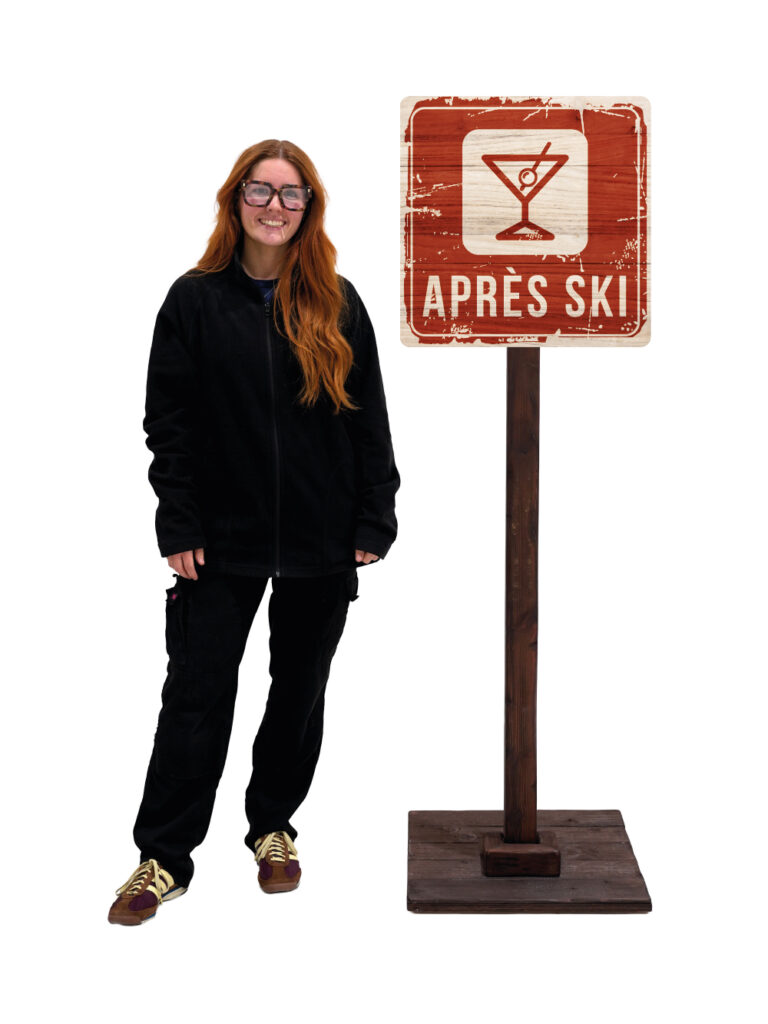 Wooden Signpost – ‘Après Ski’