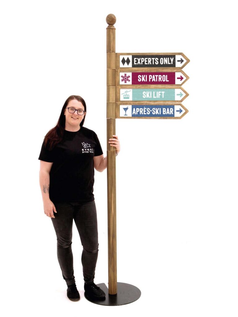 Rustic Multi Directional Sign Post – Après Ski (x4 Rotating Signs)