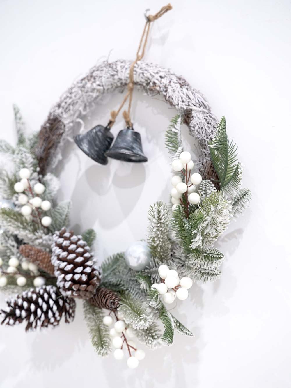 SN16973_Frosted Pinecone Wreath_event_prop_hire_EPH_Creative (4) _optimised