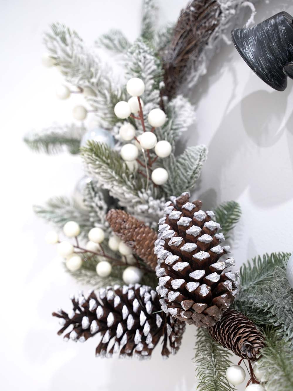 SN16973_Frosted Pinecone Wreath_event_prop_hire_EPH_Creative (7) _optimised