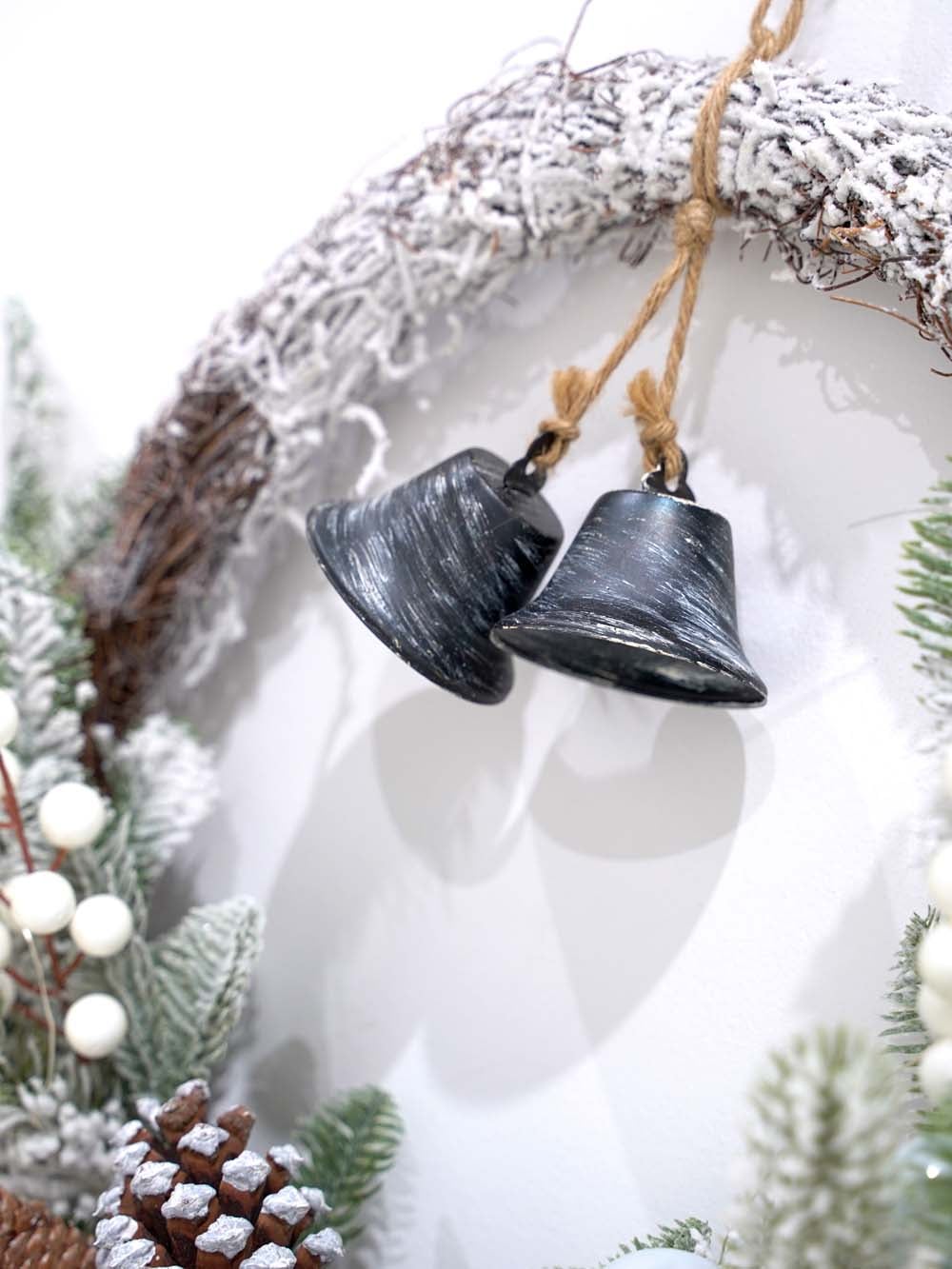 SN16973_Frosted Pinecone Wreath_event_prop_hire_EPH_Creative (8) _optimised