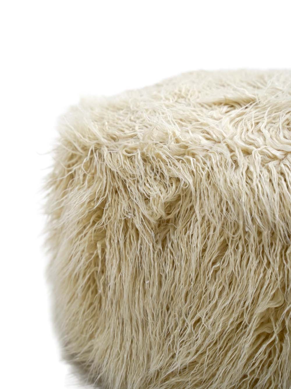 SN17030_Round Faux Fur Pouffe Cream_event_prop_hire_EPH_Creative (5) _optimised