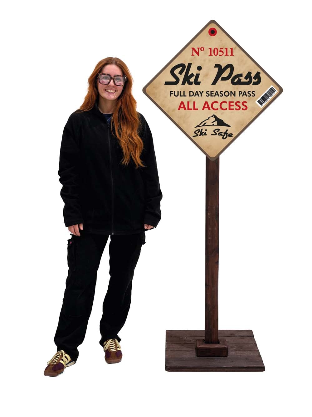 SN17226 _Wooden Signpost - Ski Pass_event_prop_hire_EPH_Creative_002 _optimised