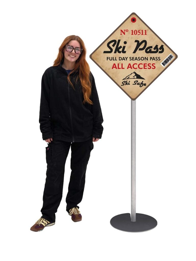 Metal Signpost – Ski Pass