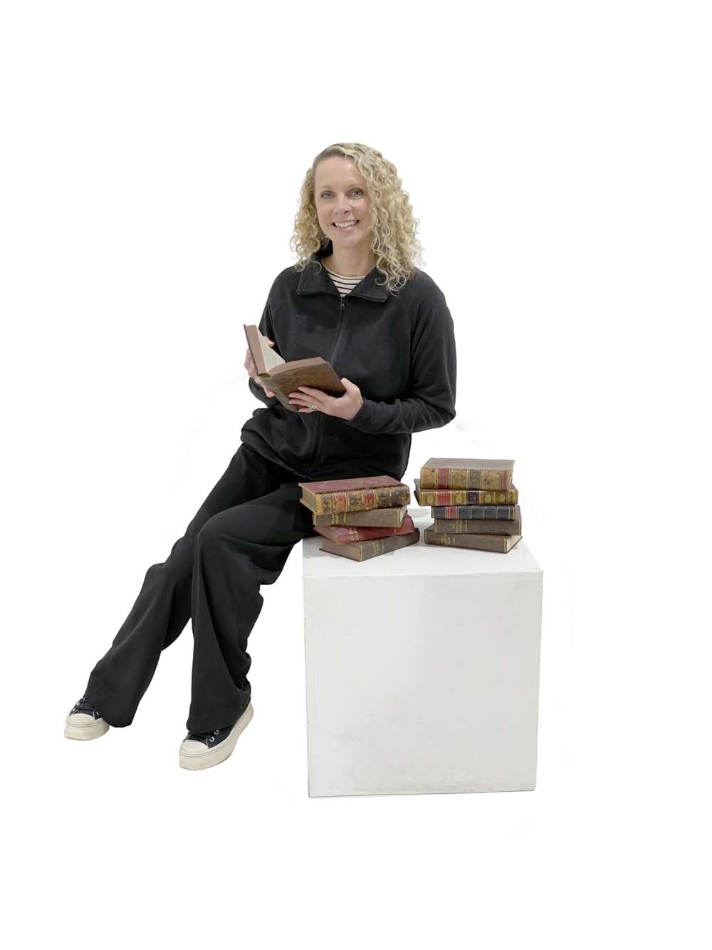 SN17582_Set of 10 Vintage Books_event_prop_hire_EPH_Creative copy _optimised