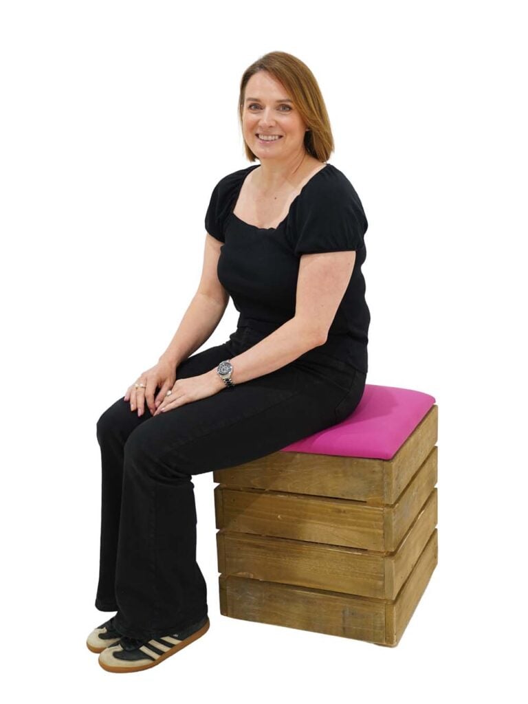 Pallet Wood Cube Single Seater – Pink Cushion Pad