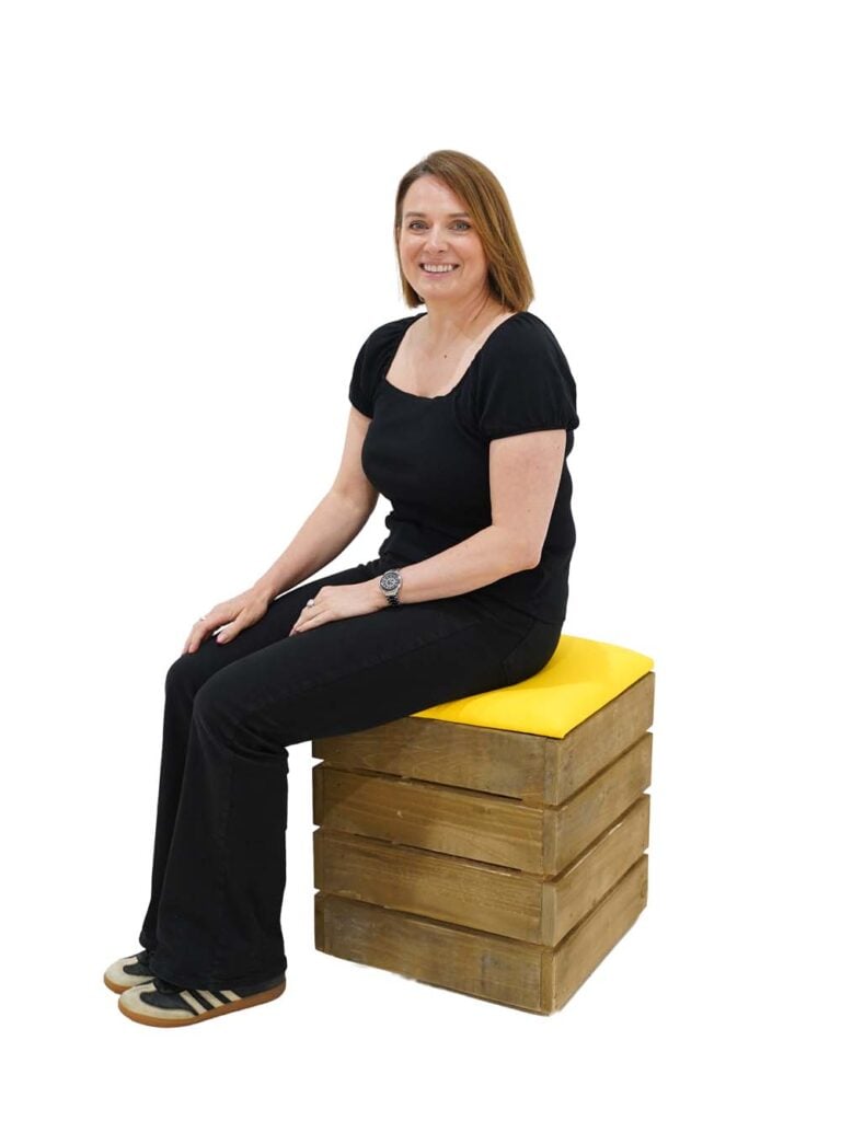 Pallet Wood Cube Single Seater – Yellow Cushion Pad