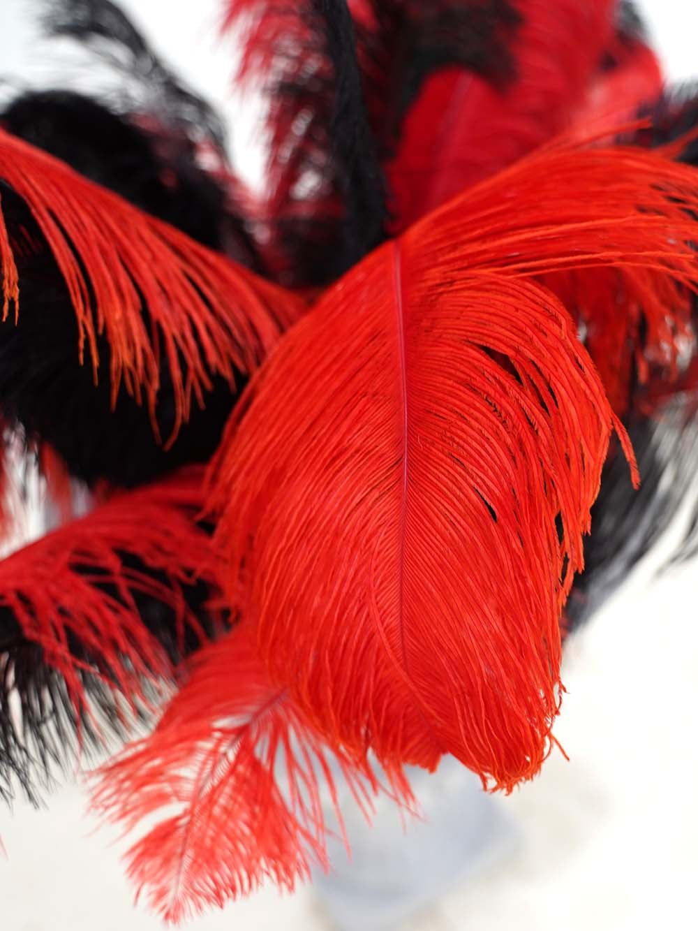 SN14552_Urn with Black & Red Feather Display_event_prop_hire_EPH_Creative (16) copy _optimised